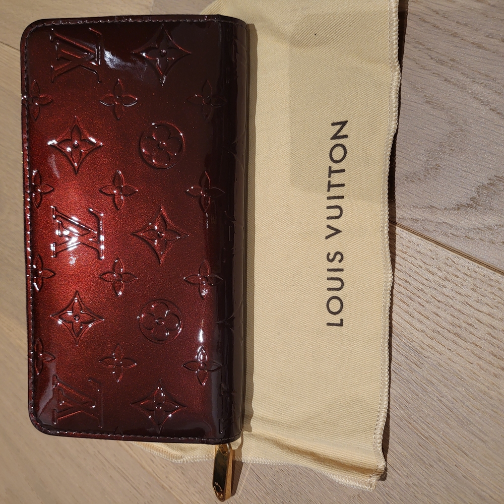 Louis Vuitton Vernis Zippy Wallet